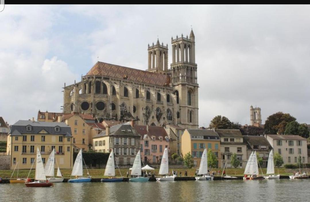 Verdun Mantes-la-Jolie Buitenkant foto