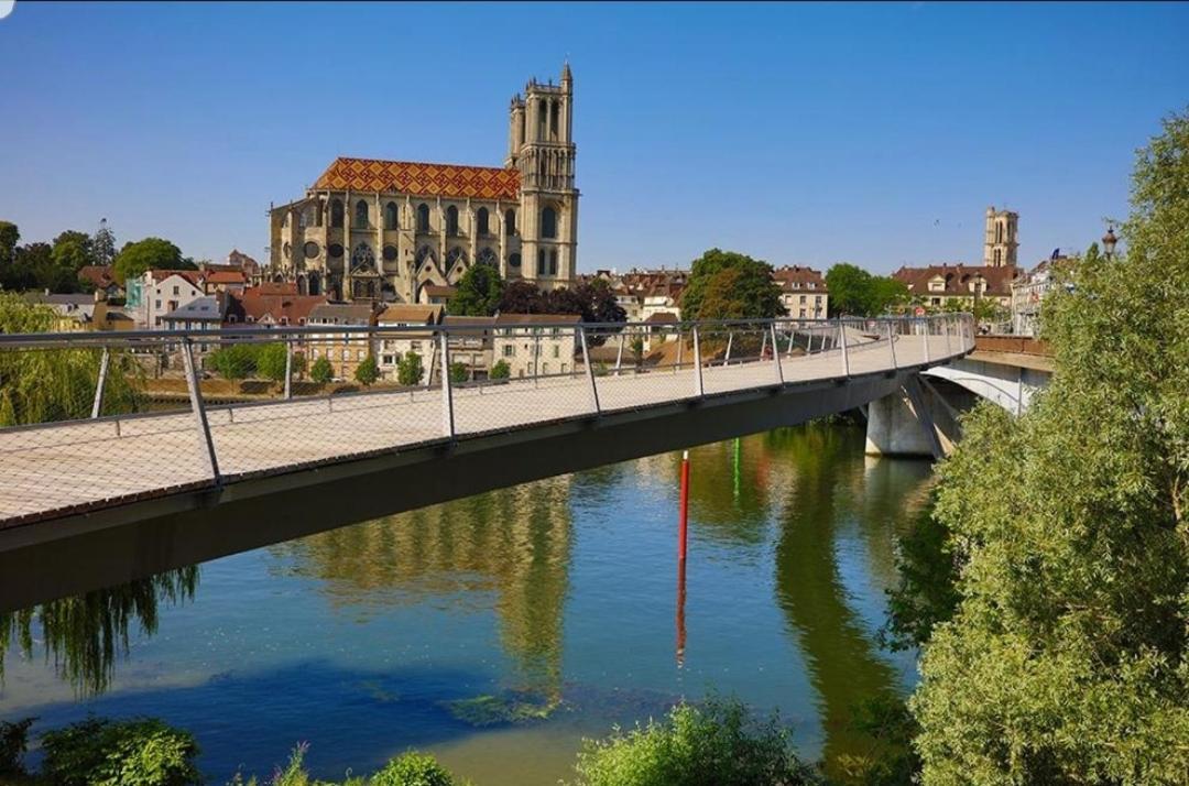 Verdun Mantes-la-Jolie Buitenkant foto